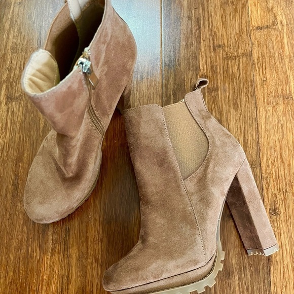 New Boots Platform Caramel Tan Sueded Lug Sole Stacked High Heel 7.5 High Ankle - Picture 5 of 12